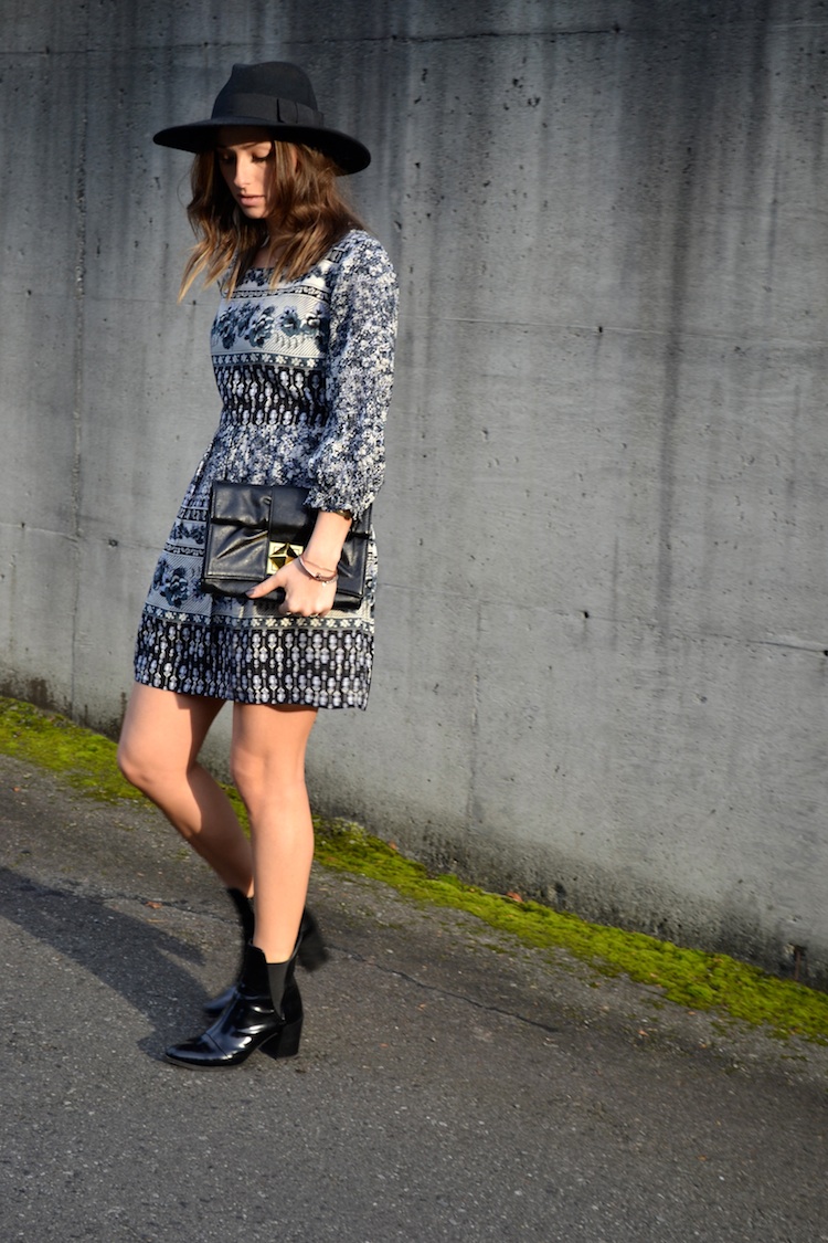 forever 21 floral dress, fedora, booties, black clutch, isabel marant-inspired, cat eye makeup, wavy hair6
