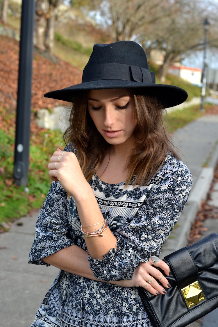 forever 21 floral dress, fedora, booties, black clutch, isabel marant-inspired, cat eye makeup, wavy hair8