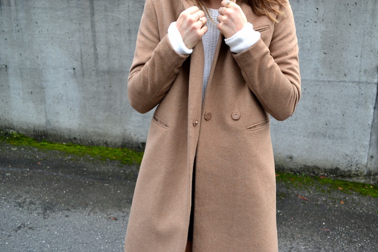 miniskirts for fall, winter white sweater, camel coat, knee-high boots, hm, zara, banana republic, ray ban aviators6