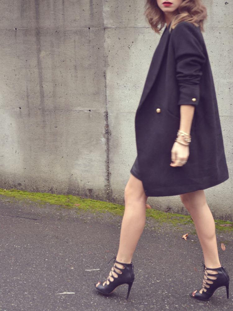 forever21 holiday outfit, black corset top, black menswear coat, shoppalu leather pencil skirt, red lipstick, what to wear to a holiday party3