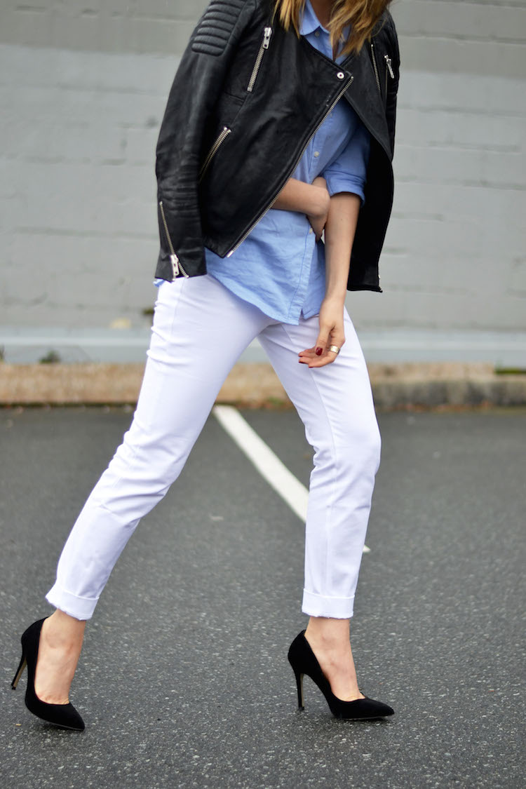 old navy pixie pant, how to wear white pants, leather jacket, black pumps, the august diaries5