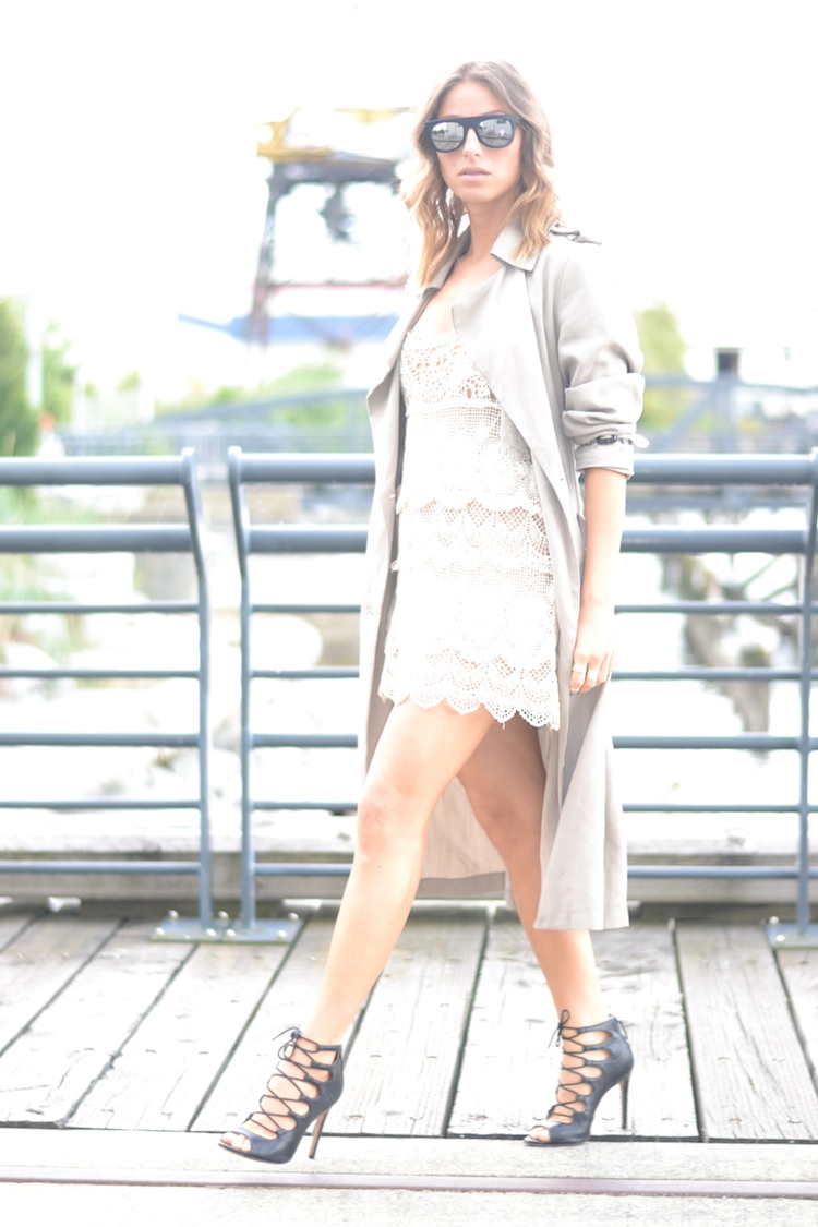 summer evening look, lace dress, lightweigh zara trench, lace up high heel sandals, reflective sunglasses, ombre hair, the august diaries, fashion blog, artistic photos1