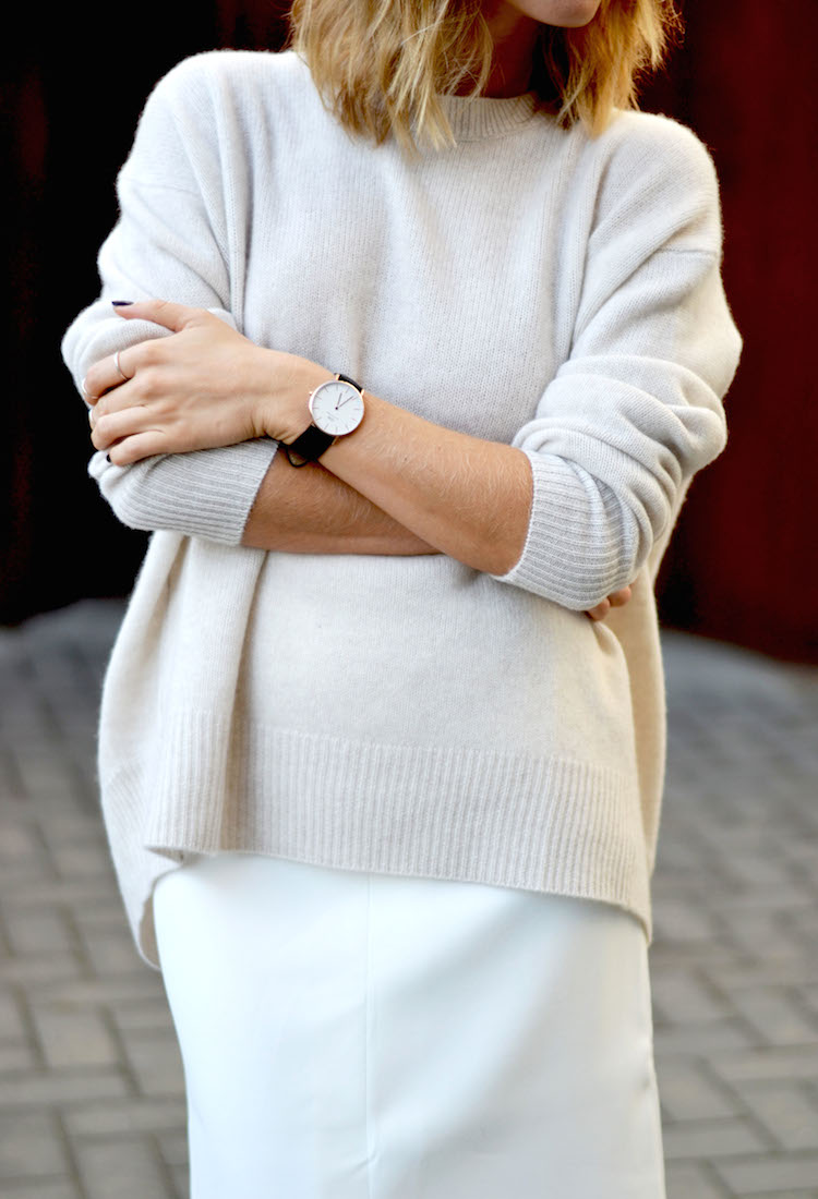 8 must have accessories, daniel wellington watch, cashmere sweater, classic watch 