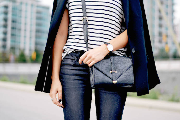 8 must have accessories, crossbody bag, forever 21, striped shirt