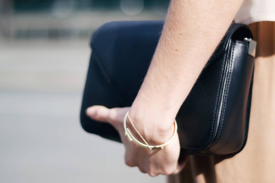 black clutch