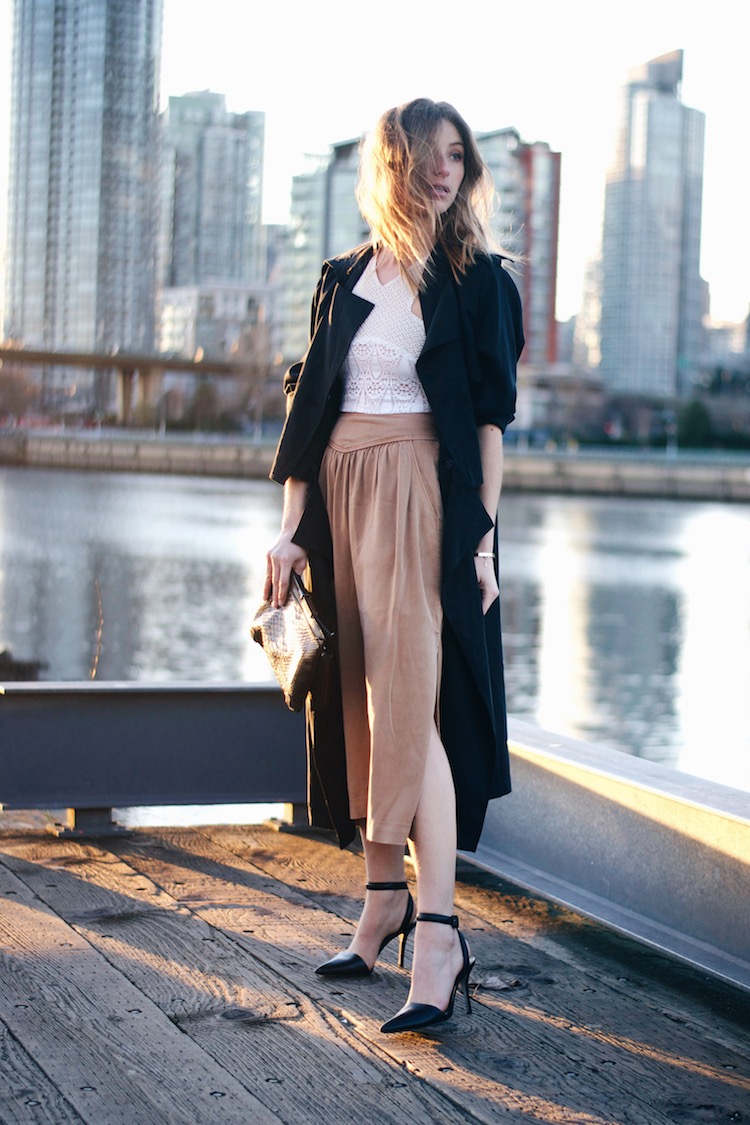 spring trench, midi skirt, white crop top, golden hour