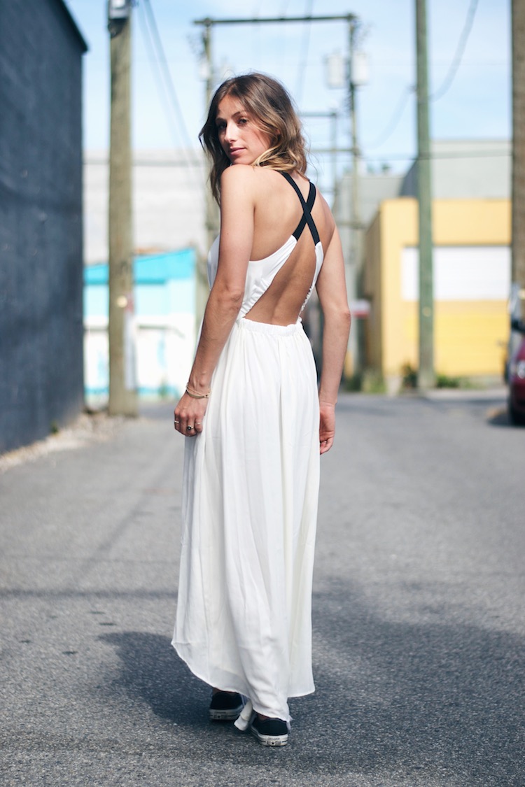 white summer dra dress, street style, beachy waves, what to wear this summer, low back, cross back