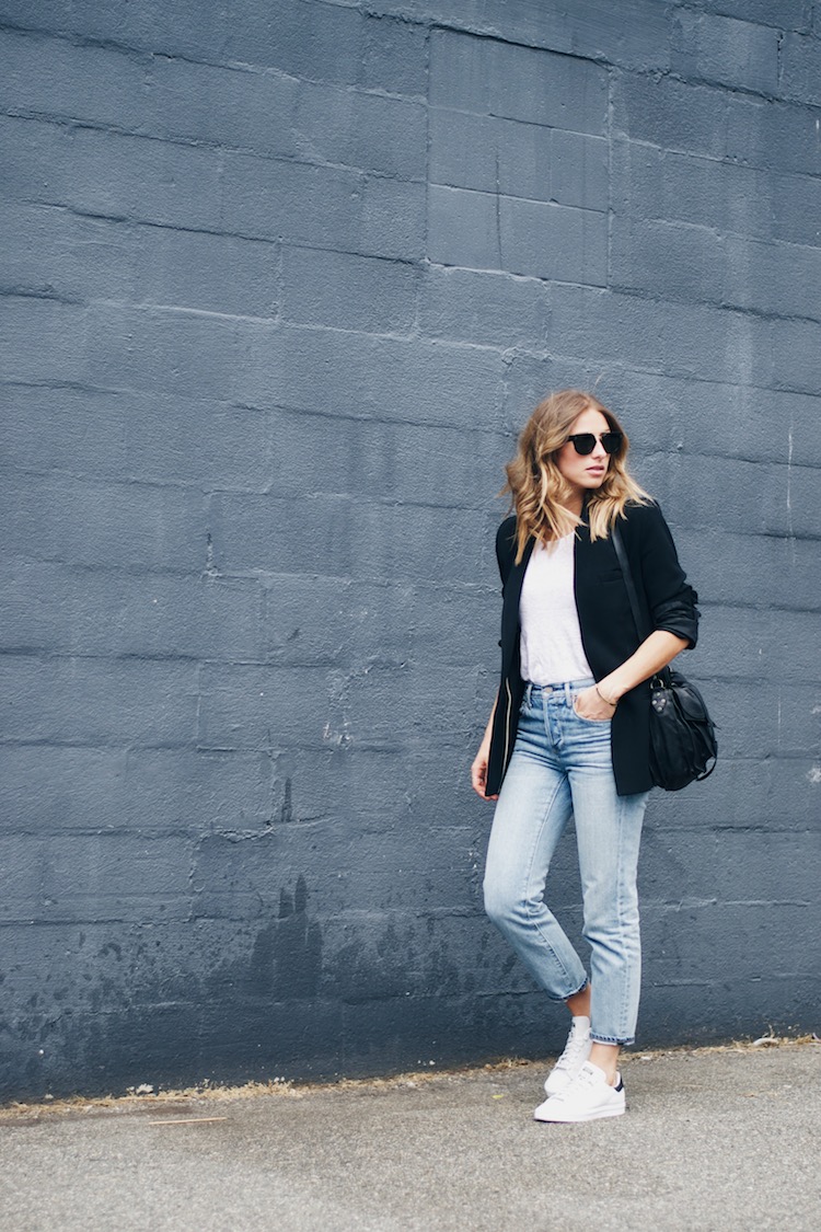 girlfriend jeans, blazer, adidas stan smith, fashion blog, celine sunglasses, blonde beachy hair