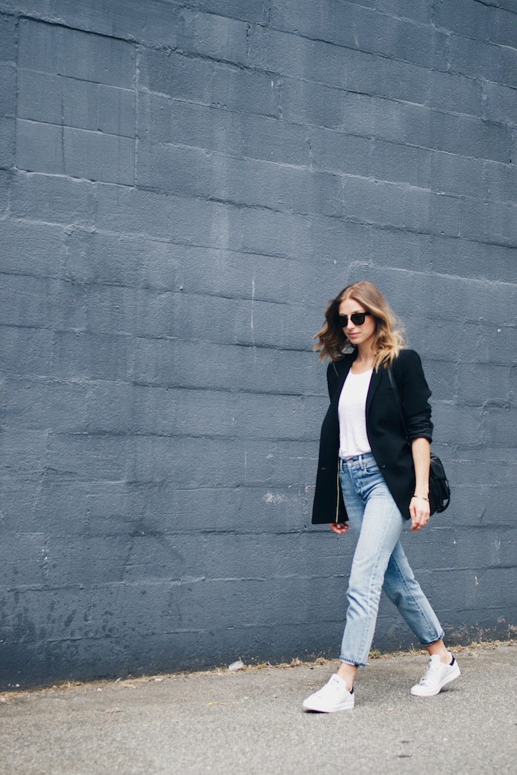 girlfriend jeans, blazer, adidas stan smith, fashion blog, celine sunglasses, blonde beachy hair