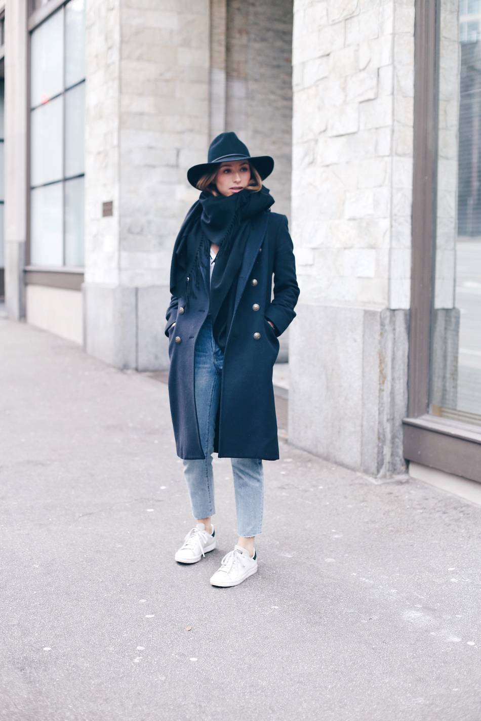 3 tips on wearing black and navy together