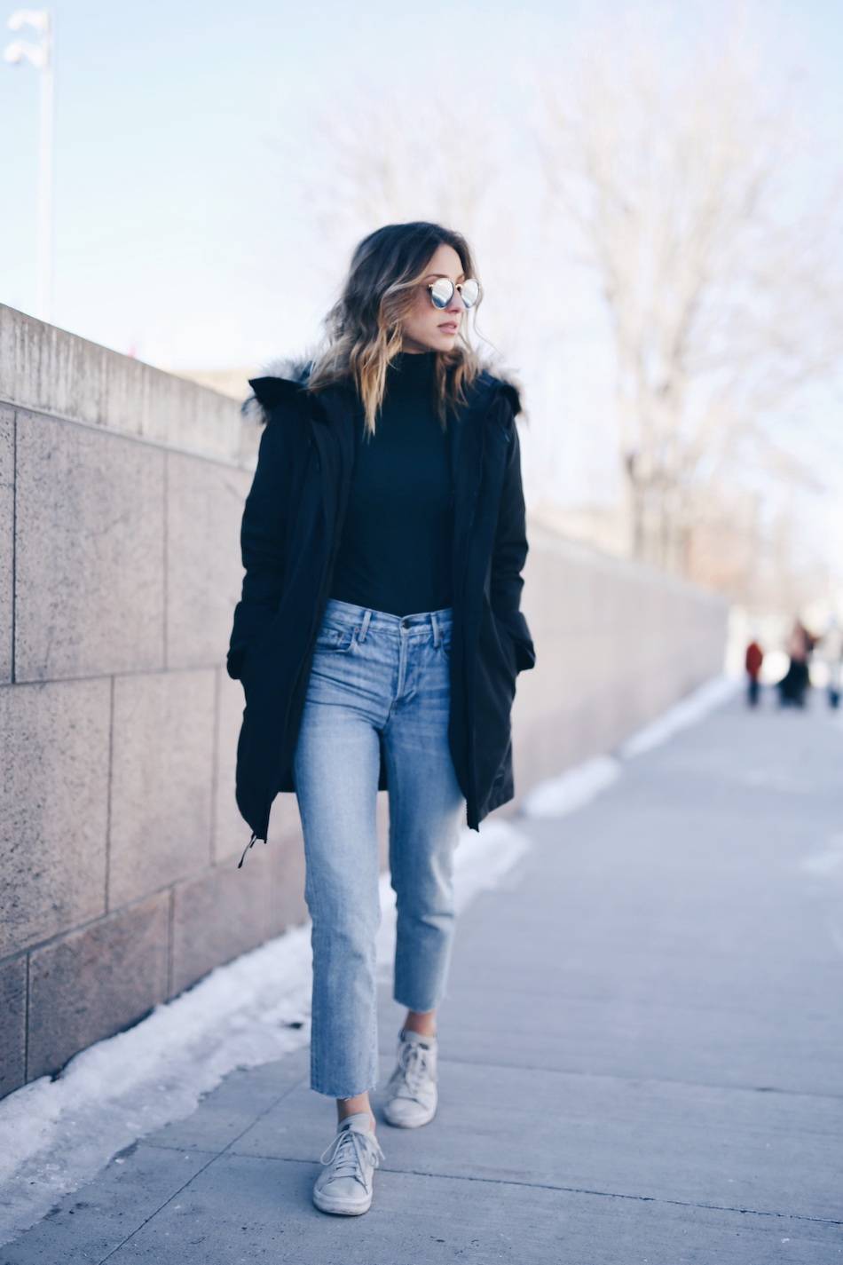 mom jeans turtleneck street style