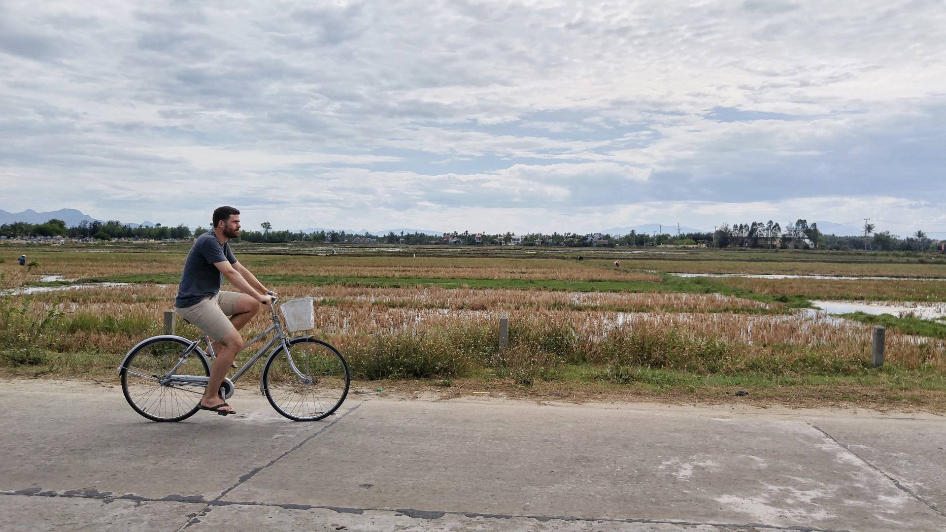 bike riding in hoi an vietnam