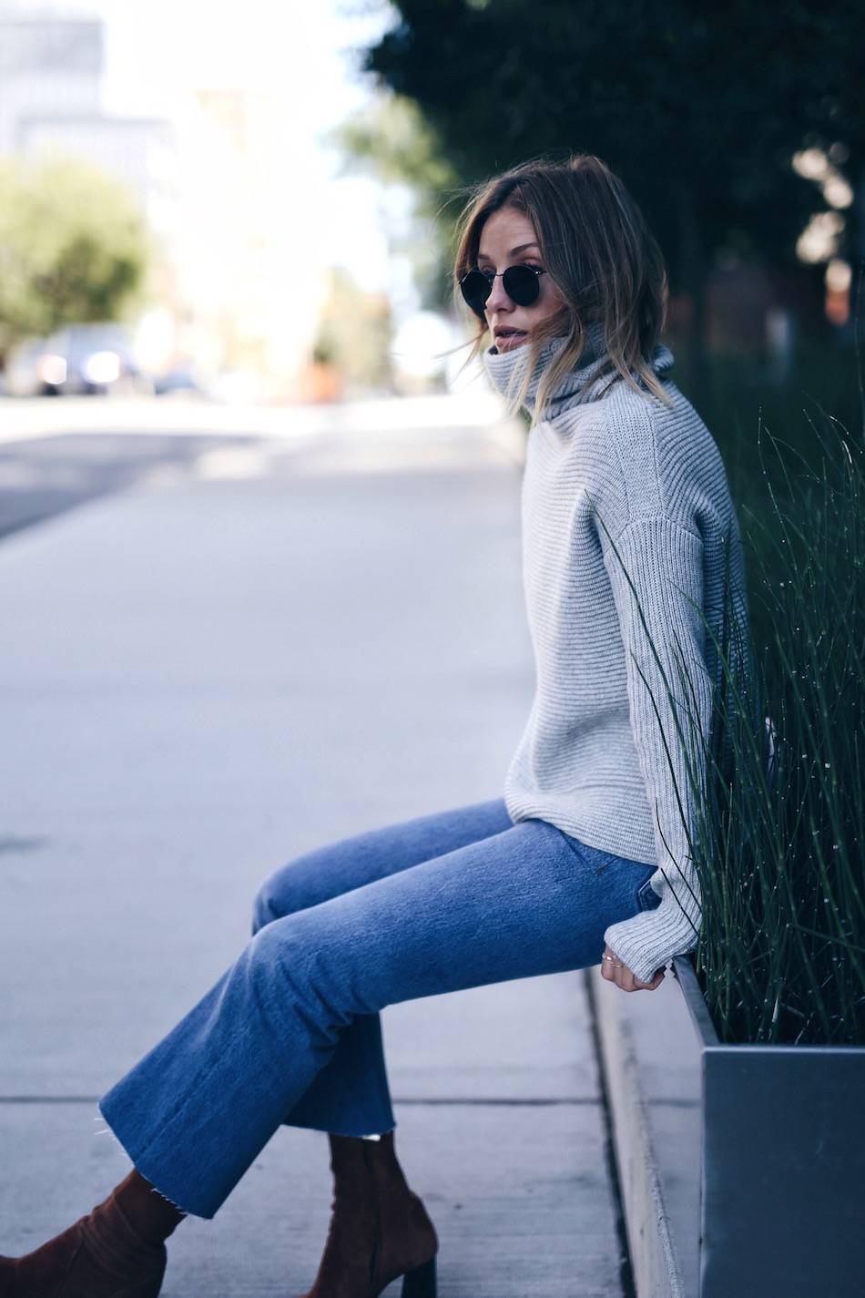 turtleneck with re/done leandra jeans