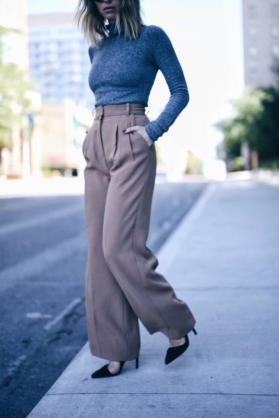 style and beauty blogger Jill Lansky wearing aritzia wilfred turtleneck 