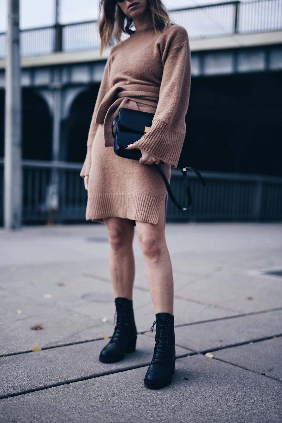 Knitted dress with outlet boots