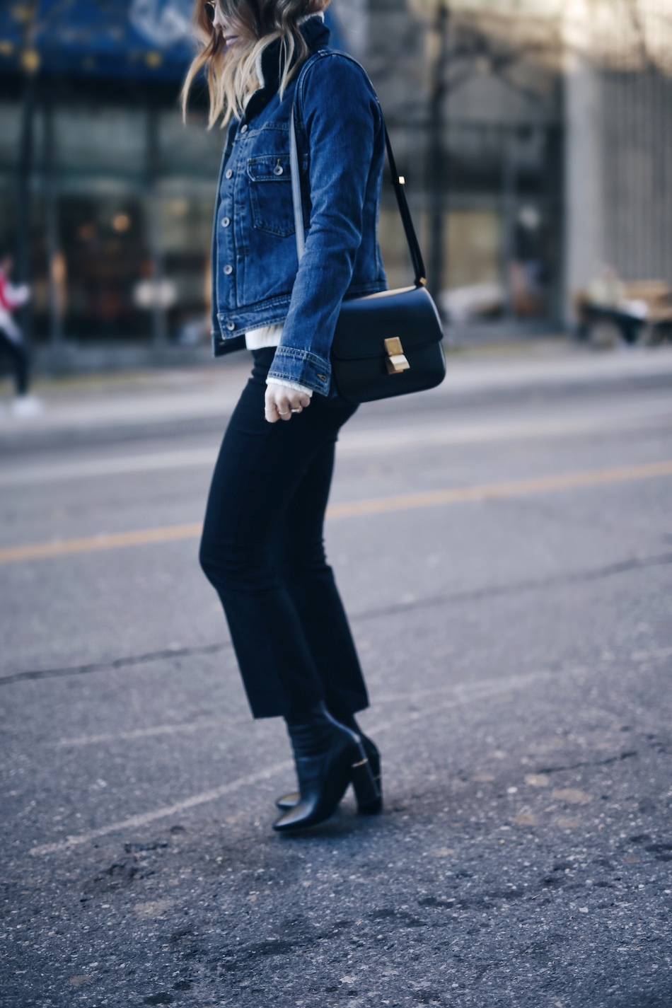 HOW TO WEAR A SHEARLING DENIM JACKET | The August Diaries