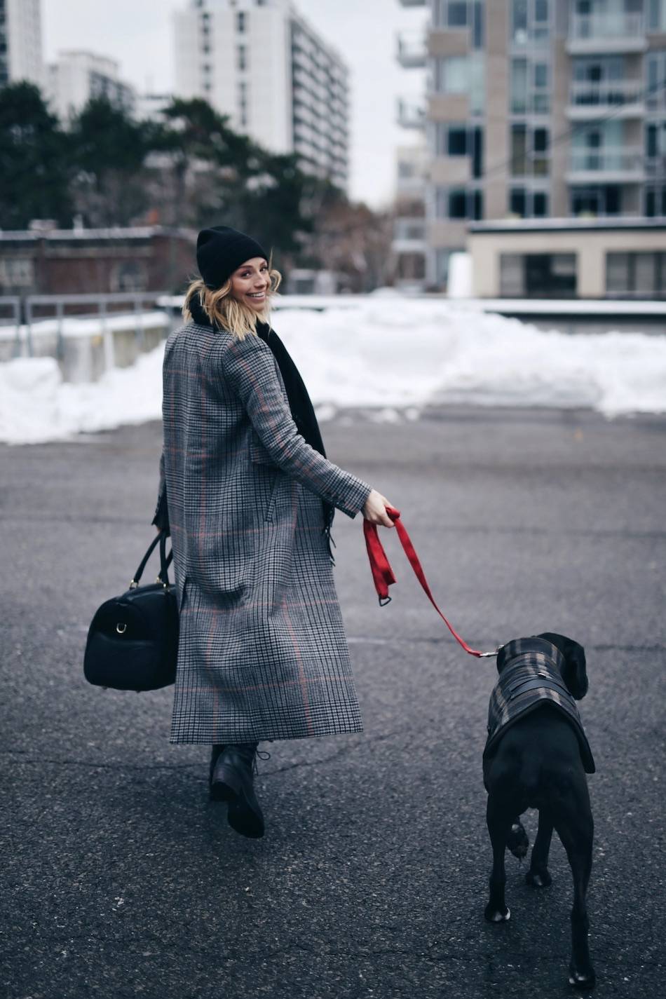 style-travel-blogger-jill-lansky-of-the-august-diaries-where-to-shop-for-christmas-gifts-plaid-dog-coat
