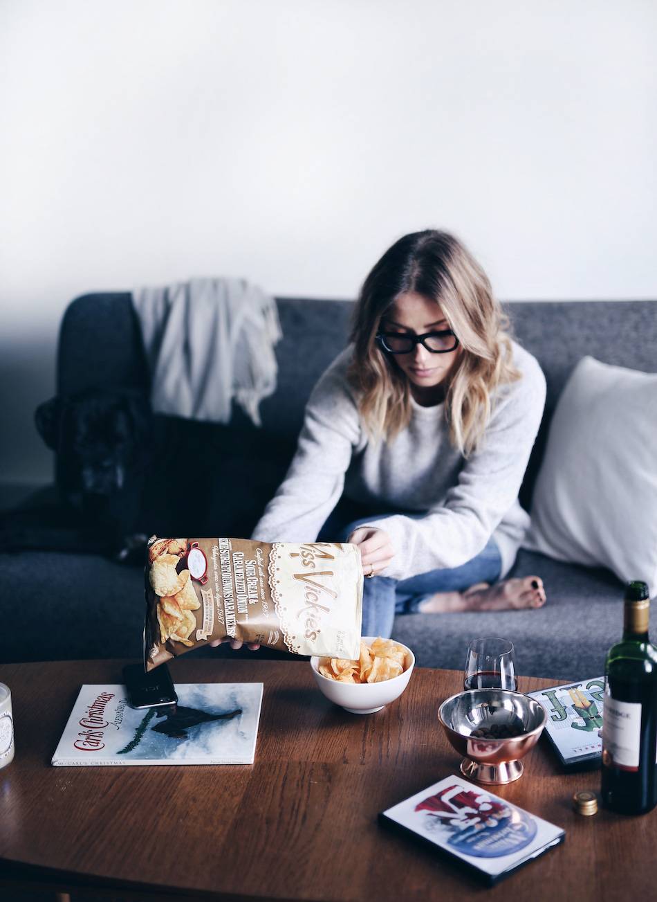 style-and-beauty-blogger-jill-lansky-of-the-august-diaries-top-5-favourite-christmas-movies-and-snacks-miss-vickies-and-red-wine