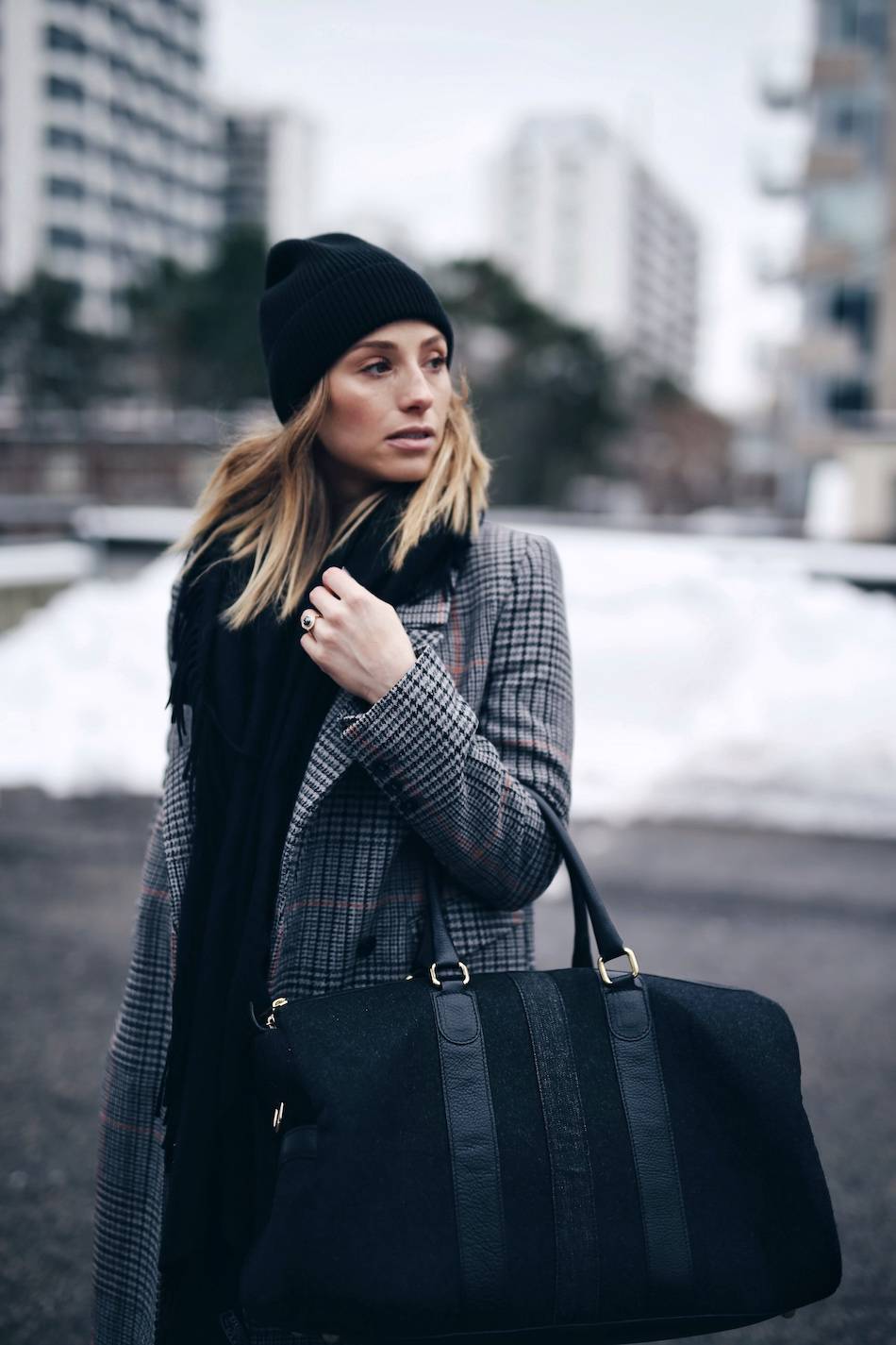 style-travel-blogger-jill-lansky-of-the-august-diaries-9-gifts-for-everyone-on-your-list-travel-bag-and-toque-plaid-coat