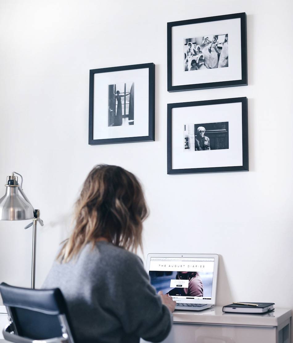 Style and beauty blogger Jill Lansky of The August Diaries shares her simple and minimalist apartment, gallery wall with 3 photos