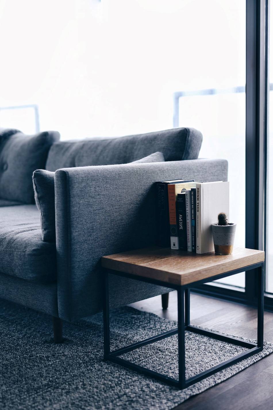 Style-and-beauty-blogger-Jill-Lansky-of-The-August-Diaries-shares-her-simple-and-minimalist-apartment,-interior-inspiration,-Article-Taiga-tables,-grey-couch