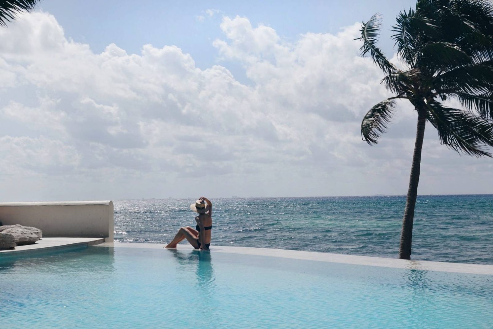 MUST-HAVE BEACH AND POOL ACCESSORIES