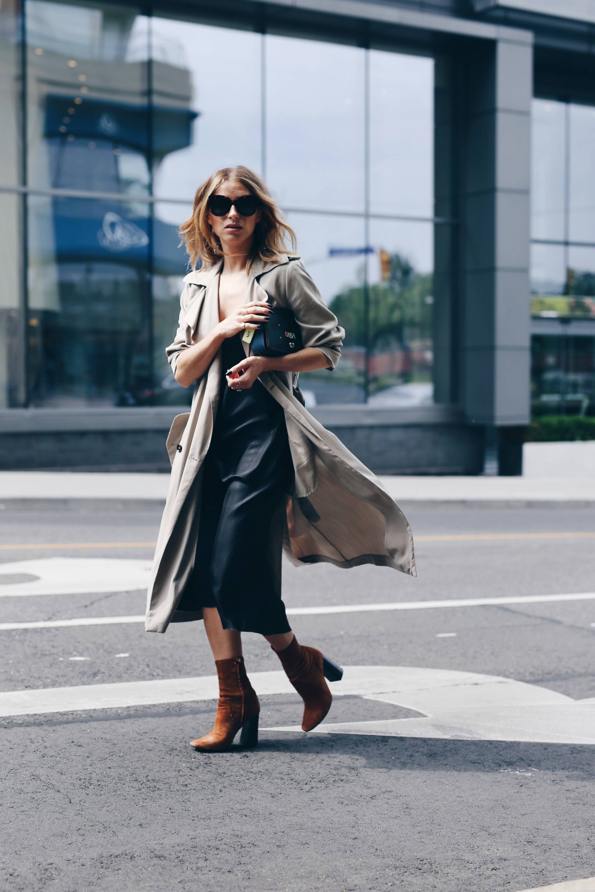 what to wear on a date slip dress, duster coat, boots