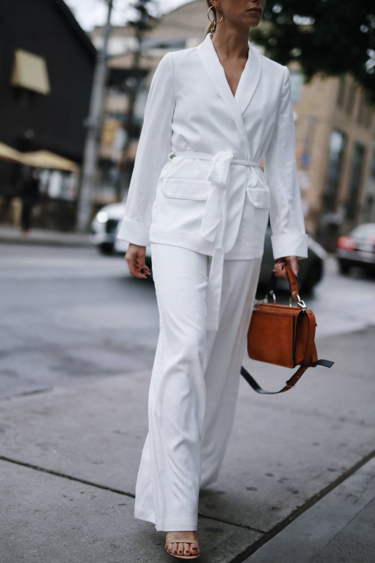 Style and beauty blogger Jill Lansky of The August Diaries wearing a white casual suit, what to wear to work