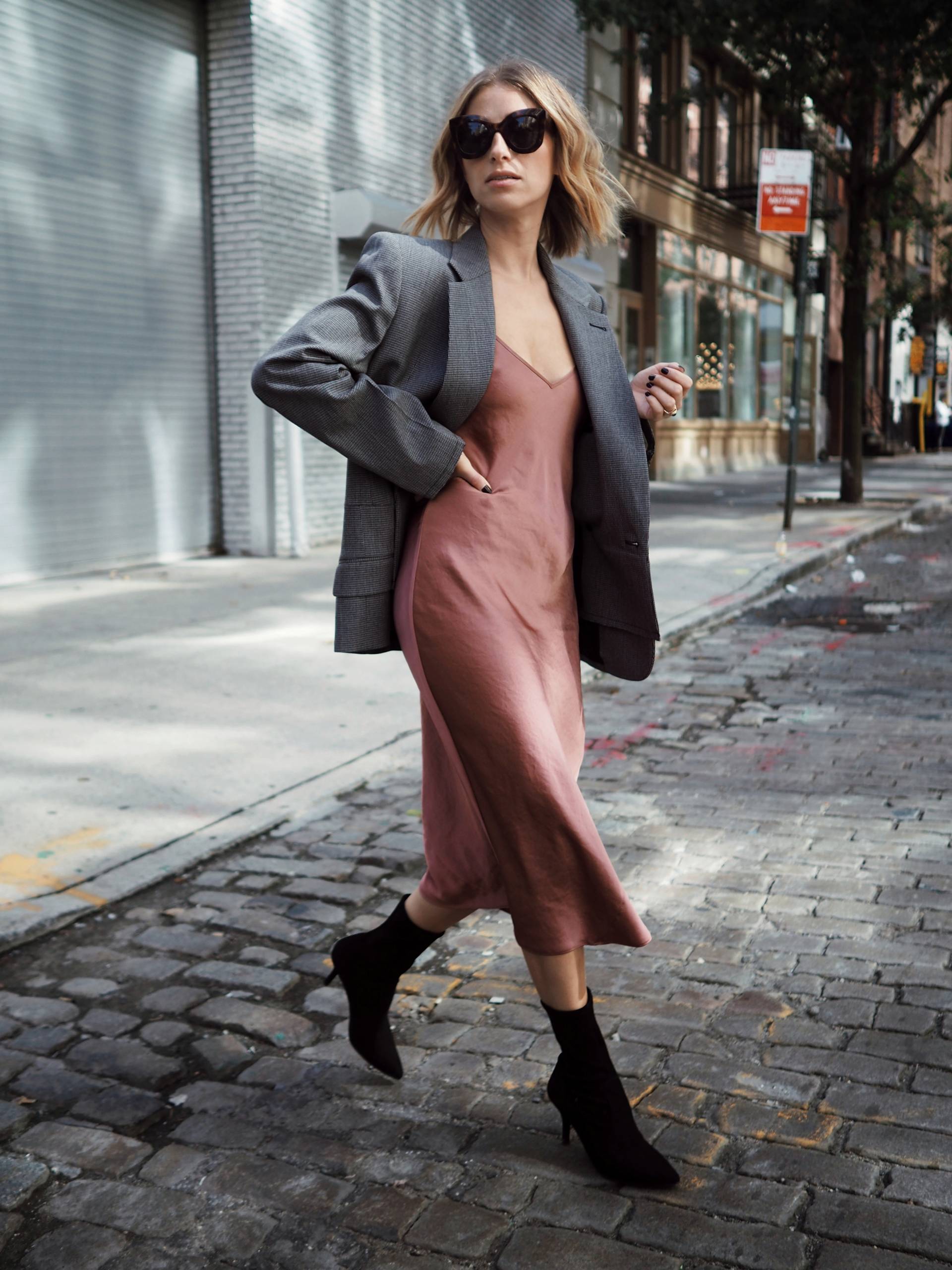 Style and beauty blogger Jill Lansky of the August Diaries in cute fall outfits, fall dresses