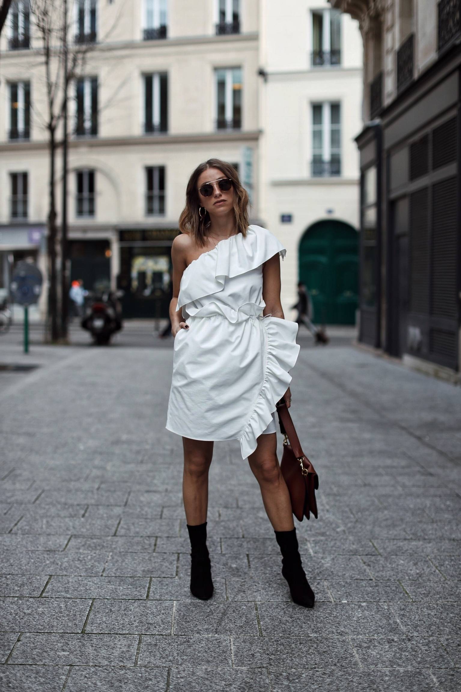 Style and beauty blogger Jill Lansky of The August Diaries in white one shoulder dress 